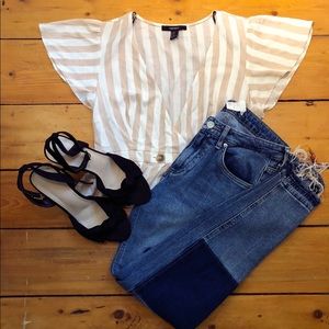 Low-cut crop top